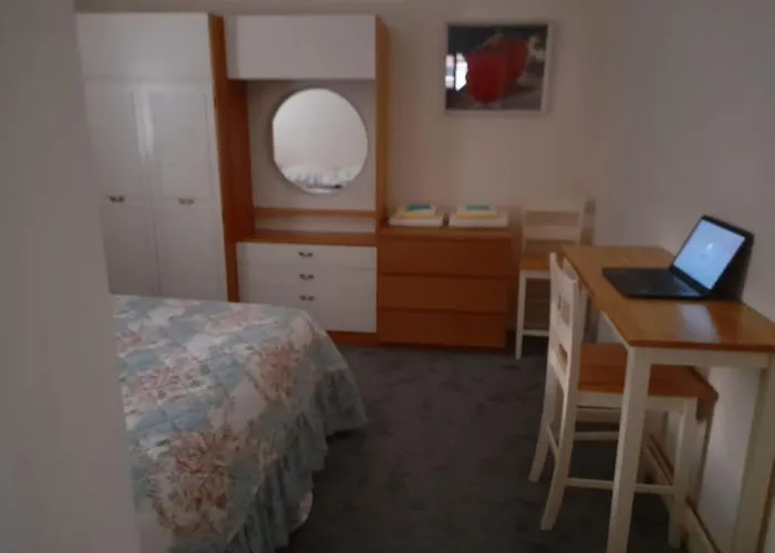 Spacious, Self-Contained Annex In Stratford