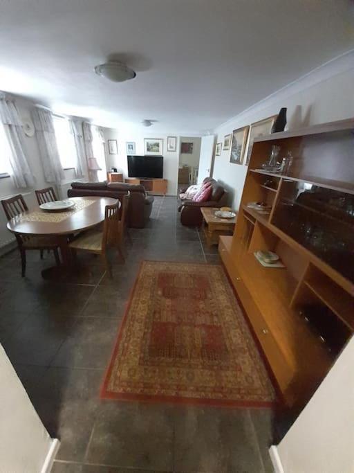Spacious, Self-contained Annex In Apartment